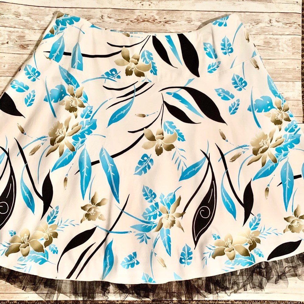 NYC | A-Line Skirt with Black Lace Petticoat